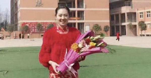 绯 ڳ